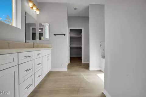 Entry Way - 45060 Andale Ave, Lancaster, CA 93535 photo 3 of 4