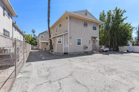 Exterior - 421 N Euclid Ave, Pasadena, CA 91101 photo 5 of 6