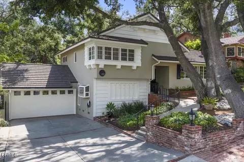 3818 Cedarbend Dr, Glendale, CA 91214