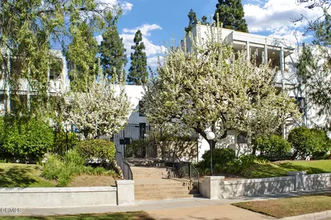 190 Arroyo Ter #102, Pasadena, CA 91103