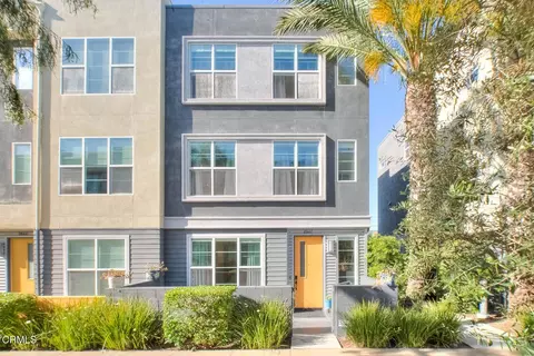 2041 W Place Dr, Costa Mesa, CA 92627