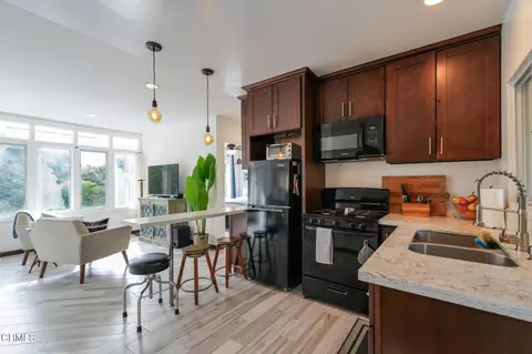 Kitchen - 7078 High Cliff Trl, Tujunga, CA 91042 photo 5 of 5