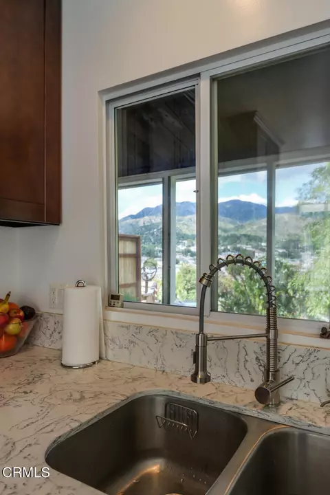 Kitchen - 7078 High Cliff Trl, Tujunga, CA 91042 photo 3 of 5