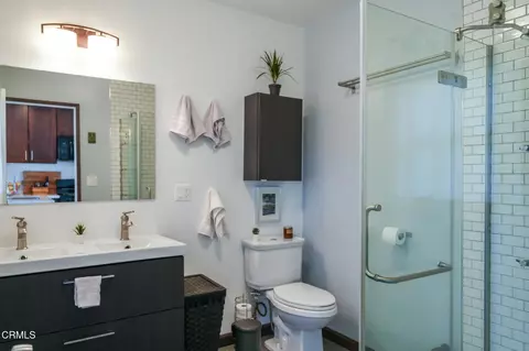 Bath - 7078 High Cliff Trl, Tujunga, CA 91042 photo 2 of 3