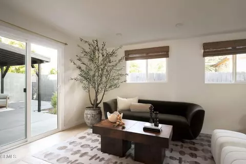Living - 950 N Summit Ave, Pasadena, CA 91103 photo 3 of 3
