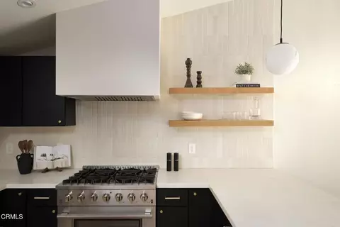 Kitchen - 950 N Summit Ave, Pasadena, CA 91103 photo 4 of 4