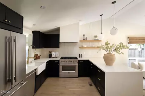 Kitchen - 950 N Summit Ave, Pasadena, CA 91103 photo 3 of 4