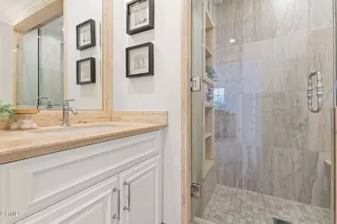 Bath - 314 S Orchard Dr, Burbank, CA 91506 photo 4 of 5