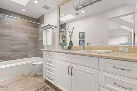Bath - 314 S Orchard Dr, Burbank, CA 91506 photo 5 of 5