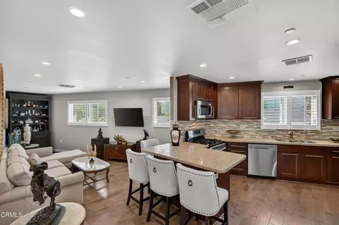Kitchen - 9325 La Shell Dr, Tujunga, CA 91042 photo 4 of 6