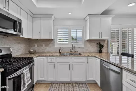 Kitchen - 9325 La Shell Dr, Tujunga, CA 91042 photo 2 of 6