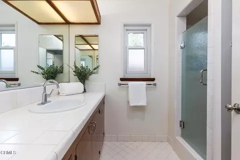 Bath - 1833 Morada Pl Pl, Altadena, CA 91001 photo 1 of 2
