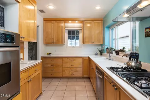 Kitchen - 1833 Morada Pl Pl, Altadena, CA 91001 photo 1 of 1