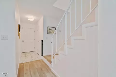 Entry Way - 544 E Magnolia #D, Burbank, CA 91501 photo 2 of 3
