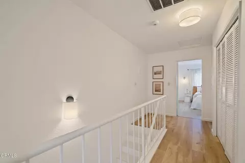 Entry Way - 544 E Magnolia #D, Burbank, CA 91501 photo 3 of 3