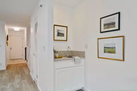 Entry Way - 544 E Magnolia #D, Burbank, CA 91501 photo 1 of 3