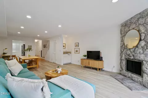 Other - 544 E Magnolia #D, Burbank, CA 91501 photo 2 of 3