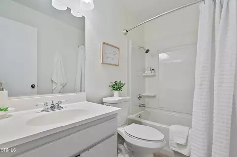 Bath - 544 E Magnolia #D, Burbank, CA 91501 photo 3 of 3