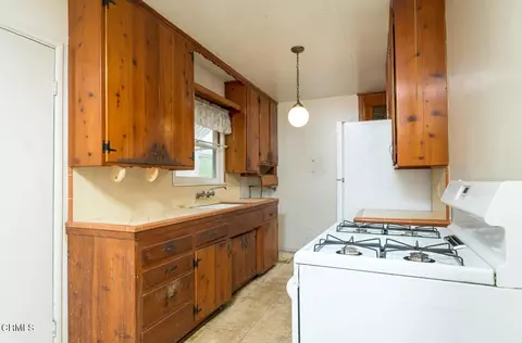 Kitchen - 10611 Redmont Ave, Tujunga, CA 91042 photo 2 of 3