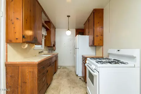 Kitchen - 10611 Redmont Ave, Tujunga, CA 91042 photo 1 of 3