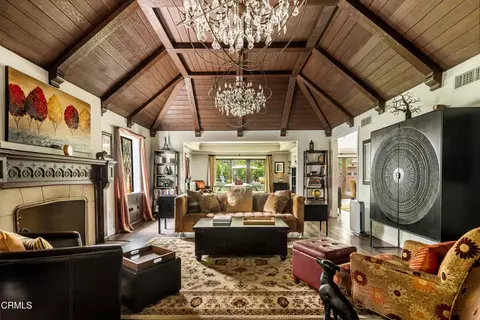1096 N Holliston Ave, Pasadena, CA 91104
