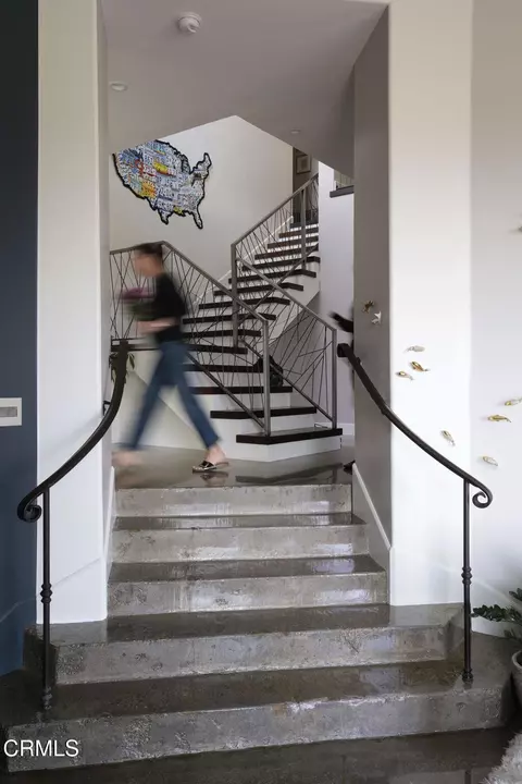 Entry Way - 1411 Edgehill Pl, Pasadena, CA 91103 photo 3 of 6