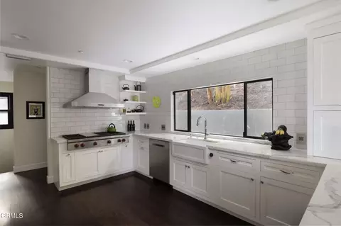 Kitchen - 1411 Edgehill Pl, Pasadena, CA 91103 photo 2 of 3