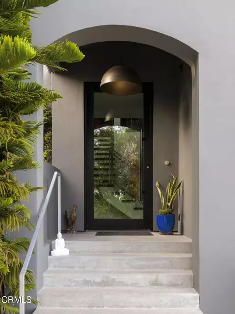 Entry Way - 1411 Edgehill Pl, Pasadena, CA 91103 photo 1 of 6
