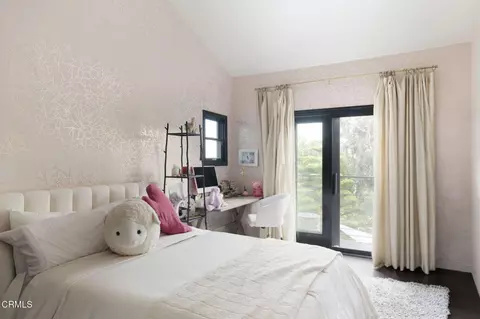 Bedroom - 1411 Edgehill Pl, Pasadena, CA 91103 photo 3 of 3