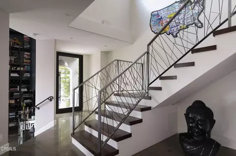 Entry Way - 1411 Edgehill Pl, Pasadena, CA 91103 photo 2 of 6