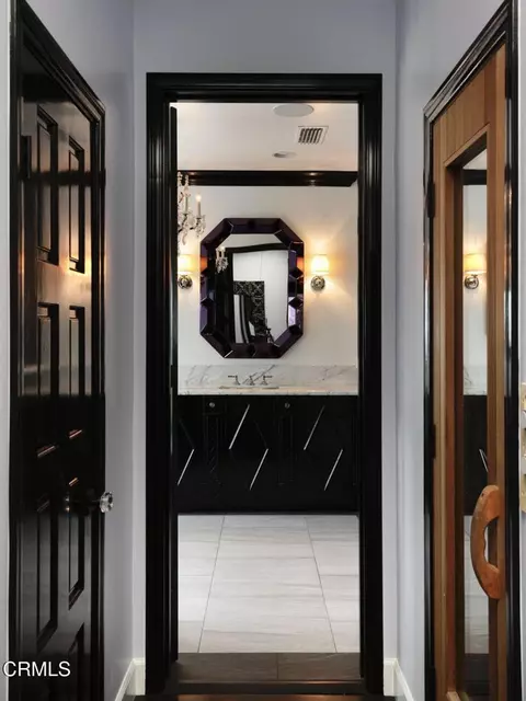 Entry Way - 1411 Edgehill Pl, Pasadena, CA 91103 photo 5 of 6