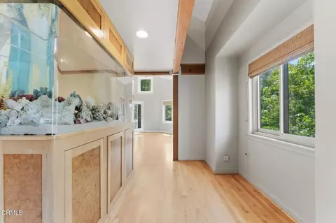 Entry Way - 405 Woodcliffe Rd, Pasadena, CA 91105 photo 1 of 3