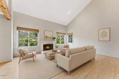 Living - 405 Woodcliffe Rd, Pasadena, CA 91105 photo 2 of 15