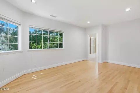 Bedroom - 405 Woodcliffe Rd, Pasadena, CA 91105 photo 5 of 8