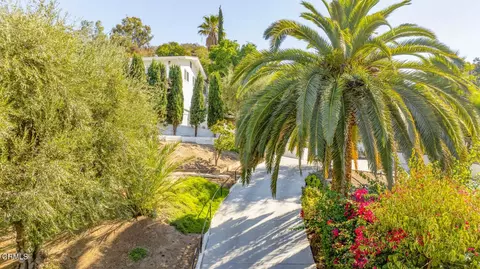 10272 Willow Springs Ln, Sunland, CA 91040