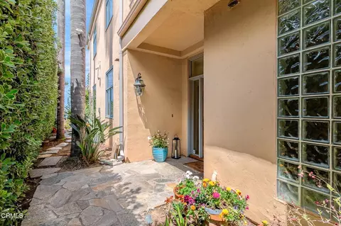 Exterior - 101 Rios Ct, Solana Beach, CA 92075 photo 2 of 11