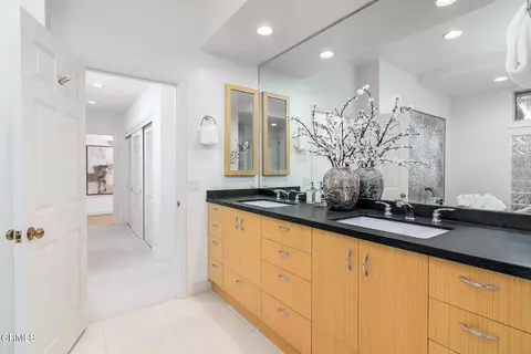 Bath - 101 Rios Ct, Solana Beach, CA 92075 photo 2 of 6