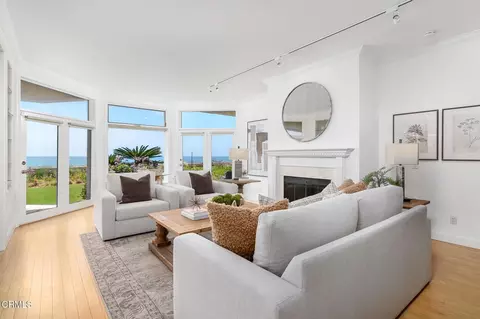 Living - 101 Rios Ct, Solana Beach, CA 92075 photo 3 of 4