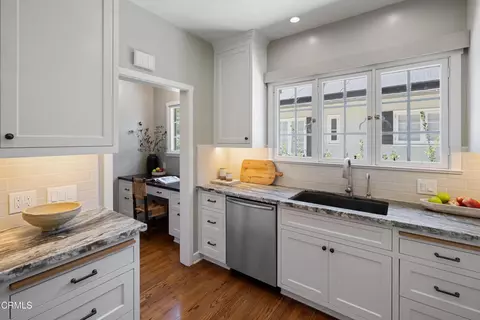 Kitchen - 690 Prospect Blvd, Pasadena, CA 91103 photo 2 of 3