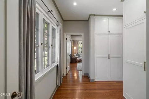 Entry Way - 690 Prospect Blvd, Pasadena, CA 91103 photo 2 of 4