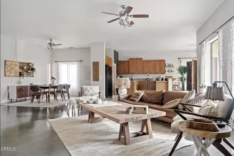Living - 6220 Farrelo Rd, Yucca Valley, CA 92284 photo 4 of 7