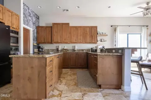 Kitchen - 6220 Farrelo Rd, Yucca Valley, CA 92284 photo 3 of 6