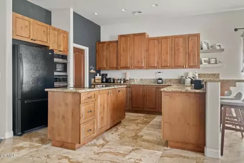 Kitchen - 6220 Farrelo Rd, Yucca Valley, CA 92284 photo 1 of 6