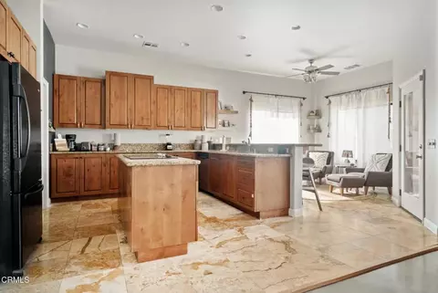 Kitchen - 6220 Farrelo Rd, Yucca Valley, CA 92284 photo 4 of 6