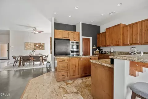 Kitchen - 6220 Farrelo Rd, Yucca Valley, CA 92284 photo 5 of 6