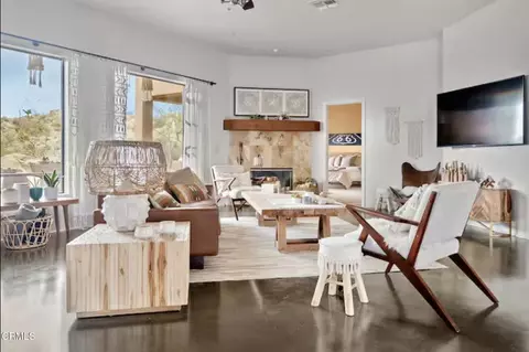 Living - 6220 Farrelo Rd, Yucca Valley, CA 92284 photo 3 of 7
