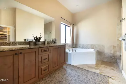 Bath - 6220 Farrelo Rd, Yucca Valley, CA 92284 photo 1 of 6