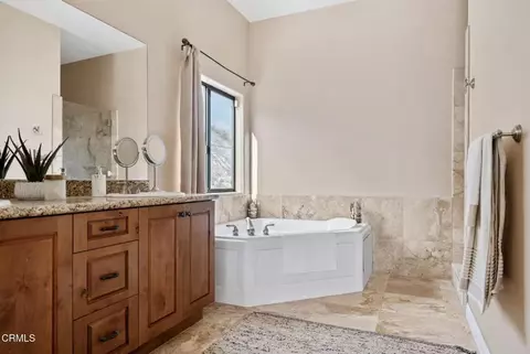 Bath - 6220 Farrelo Rd, Yucca Valley, CA 92284 photo 3 of 6
