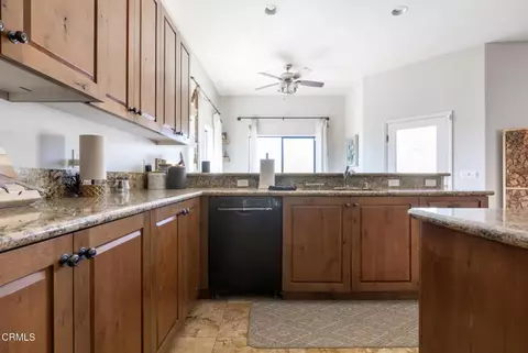 Kitchen - 6220 Farrelo Rd, Yucca Valley, CA 92284 photo 2 of 6