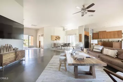 Living - 6220 Farrelo Rd, Yucca Valley, CA 92284 photo 5 of 7